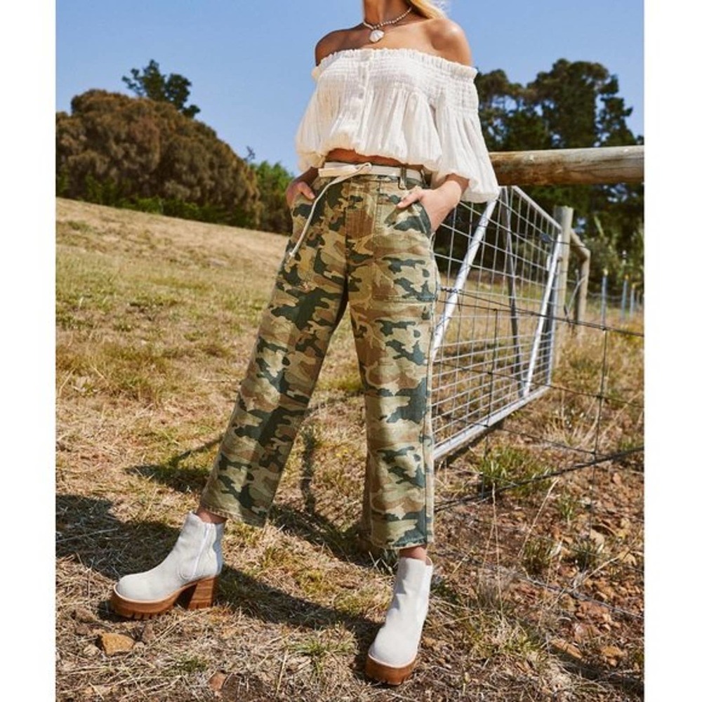 FREE PEOPLE remy camo green cargo wide leg jeans 24